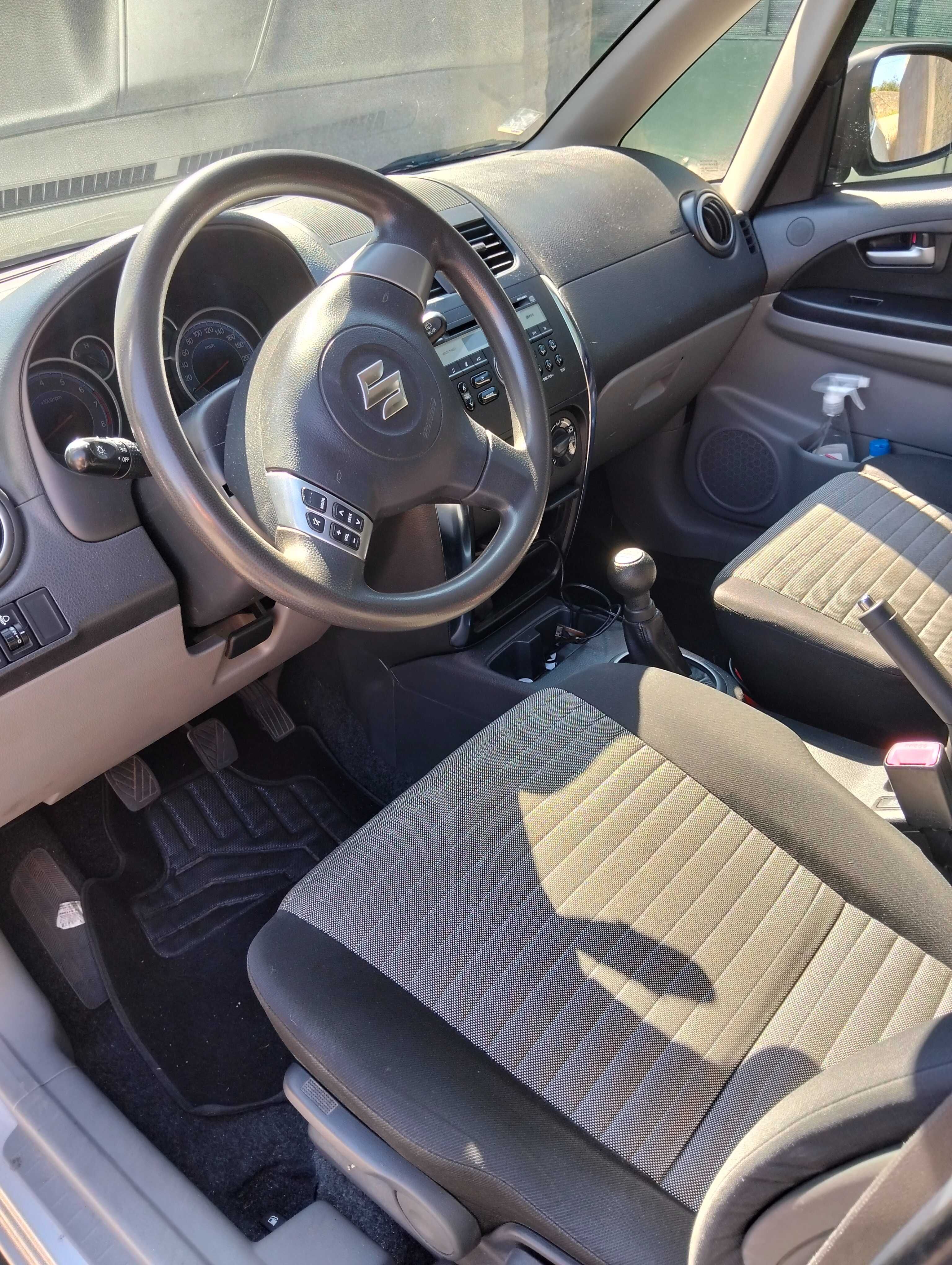Vendo Suzuki Sx4 em muito bom estado com bagageira de tejadilho.