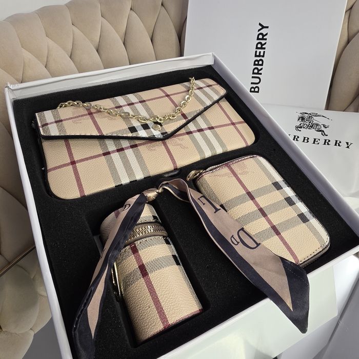 Komplet zestaw  BURBERRY torebka  beżowa portfel zawieszka