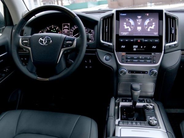 Toyota Land Cruiser 200 рестайлинг салона с 2008 в 2016+
