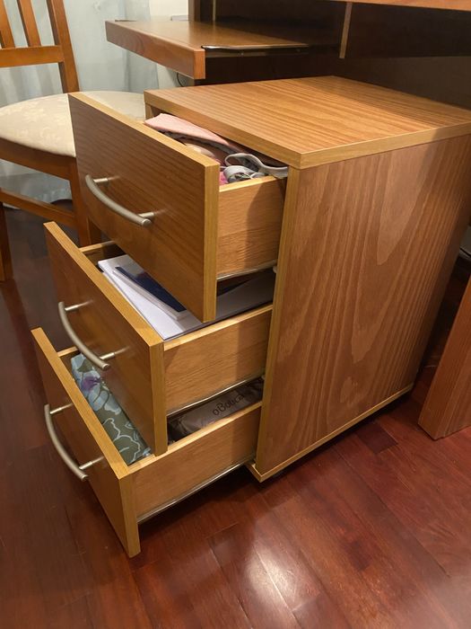 Secretária com cadeira