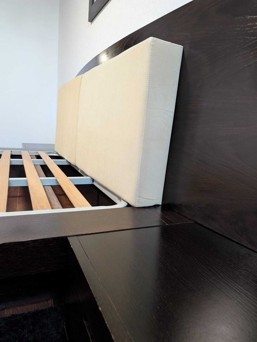 Cama Casal, cor Wengué, c/ 2 mesinhas de cabeceira