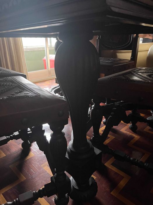 Mesa de refeição com cadeiras