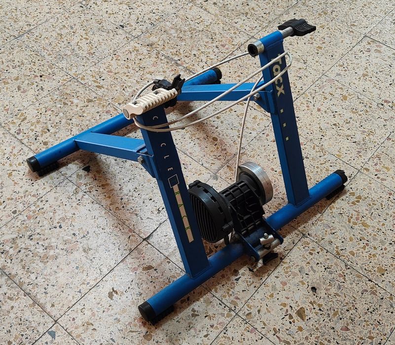 Rolo de treino para bicicleta com regulador