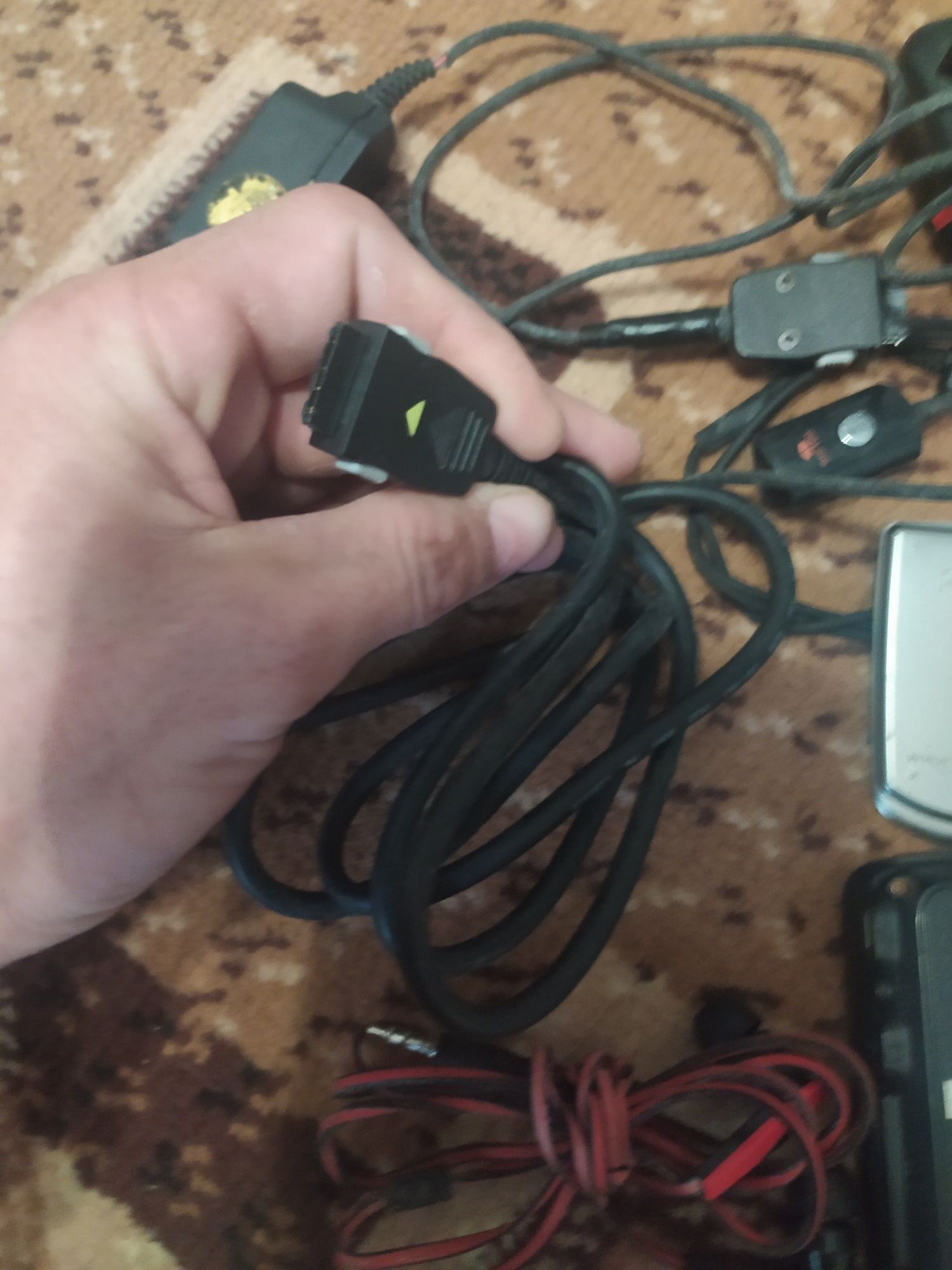 Продам зарядки навушніки