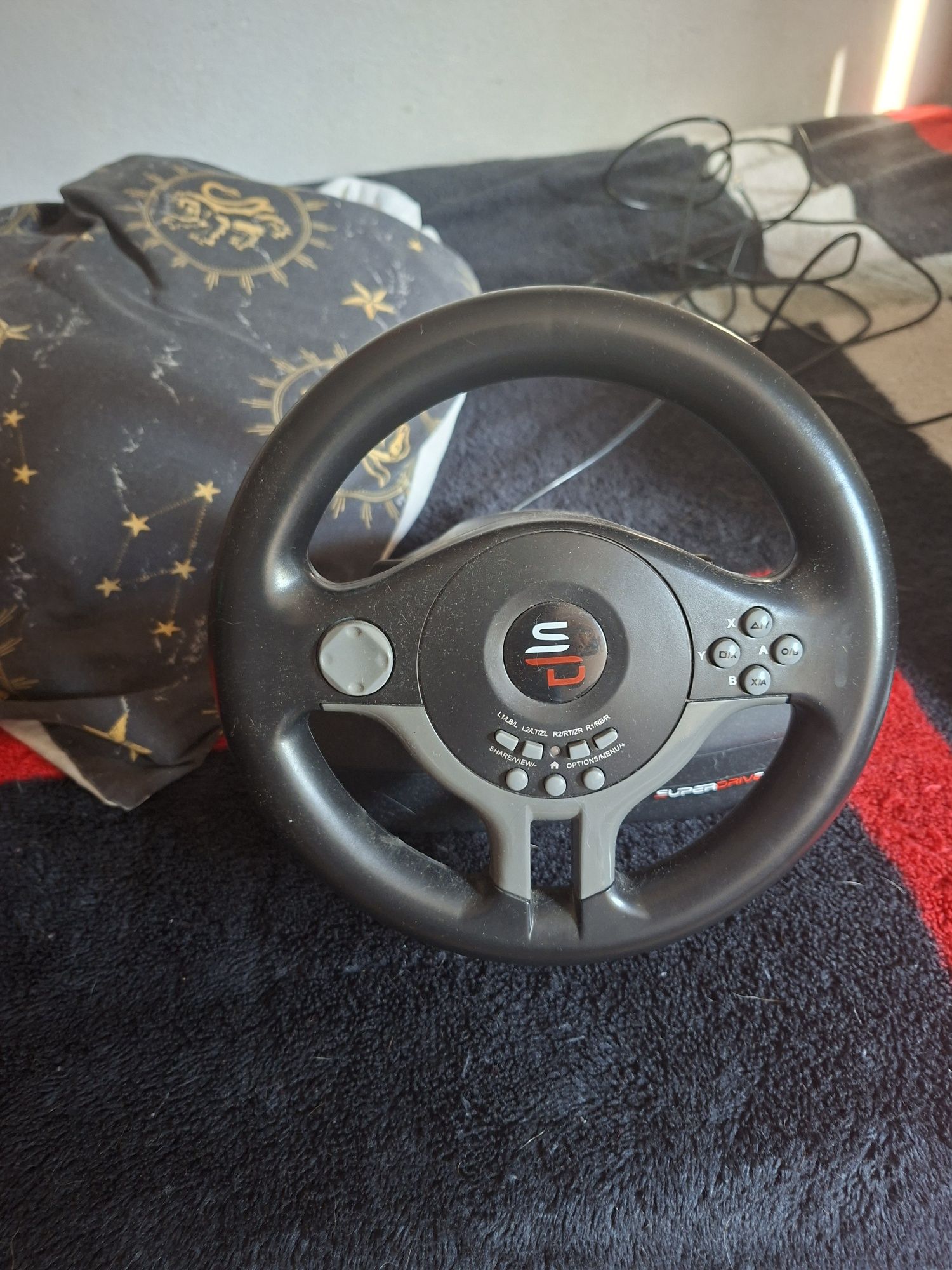 Vendo ps4, volante e portátil acer