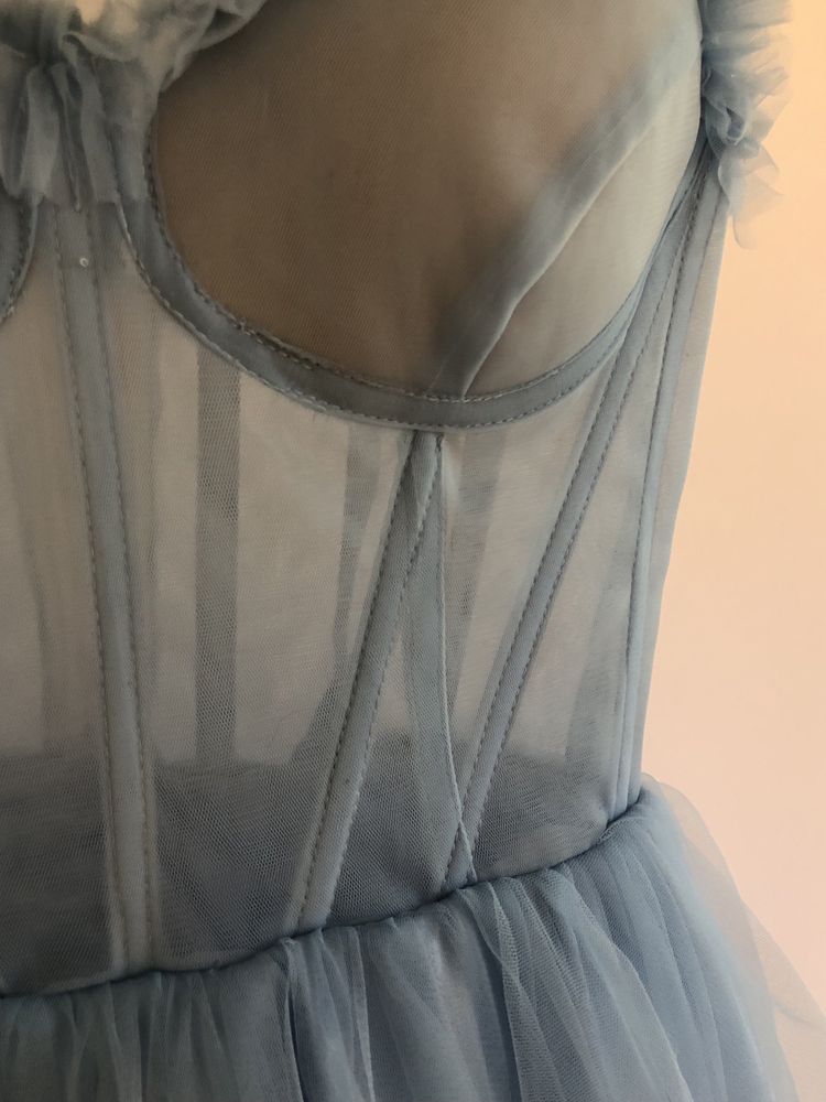 suknia balowa tiulowa z gorsetem błękitna