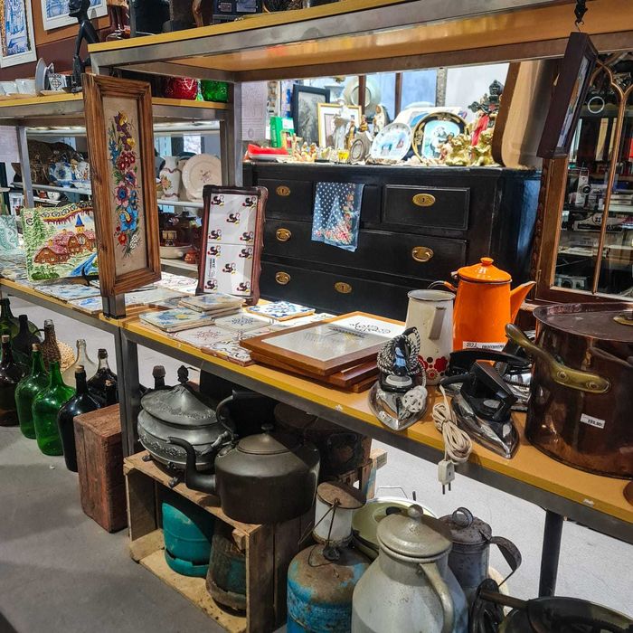 Chaleira Antiga em Cobre com Pega Elevada – 31 cm Alt. / 1,87 kg