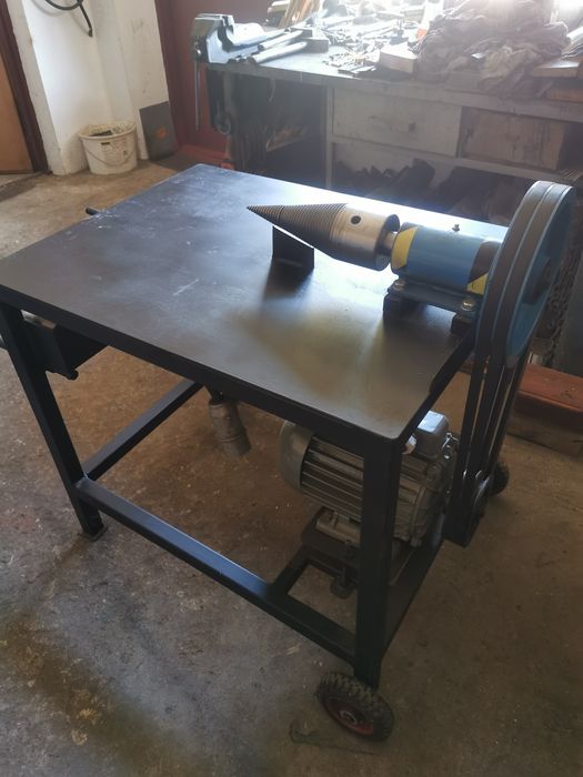 Łuparka świdrowa elektryczna do drewna