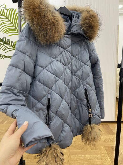 Зимовий пуховик(комірець натуральний)