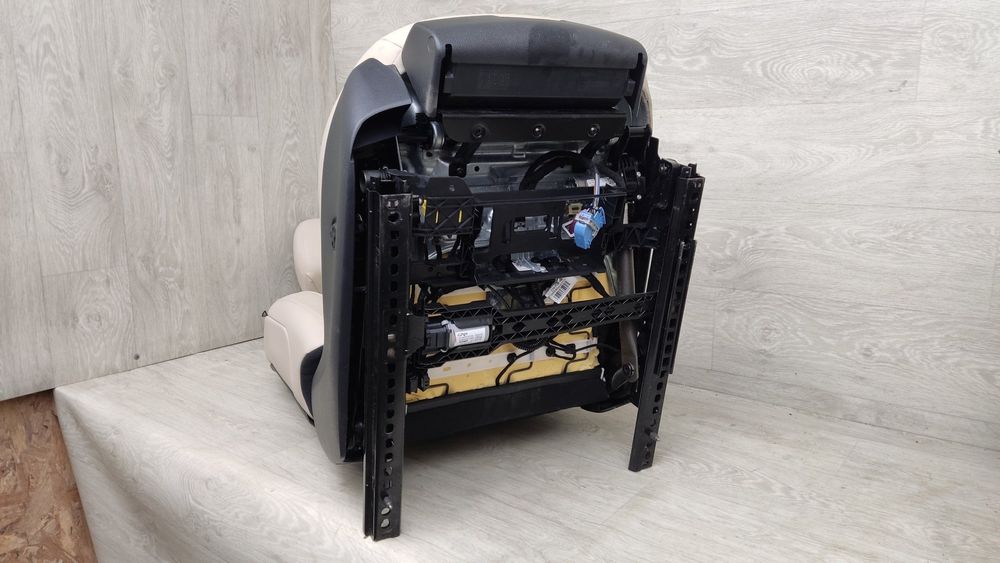 Сидіння водія пасажира з AirBag диван задній  Infiniti QX30