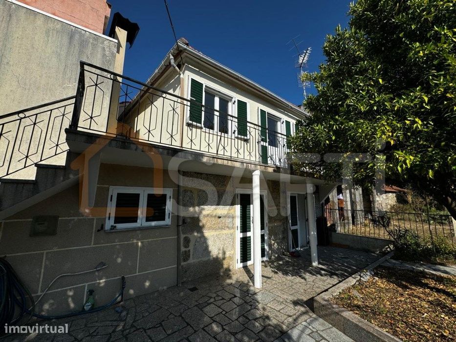 Casa geminada T3 próxima da Vila de Melgaço