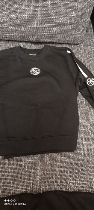 Komplet dresowy damski Guess. Spodnie i Bluza