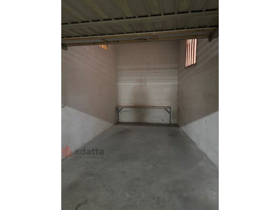 Garagem. Arrenda-se. Rua Figueira da Foz. Perto Gare de Camionagem.