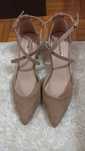 Sapatos bege elegantes