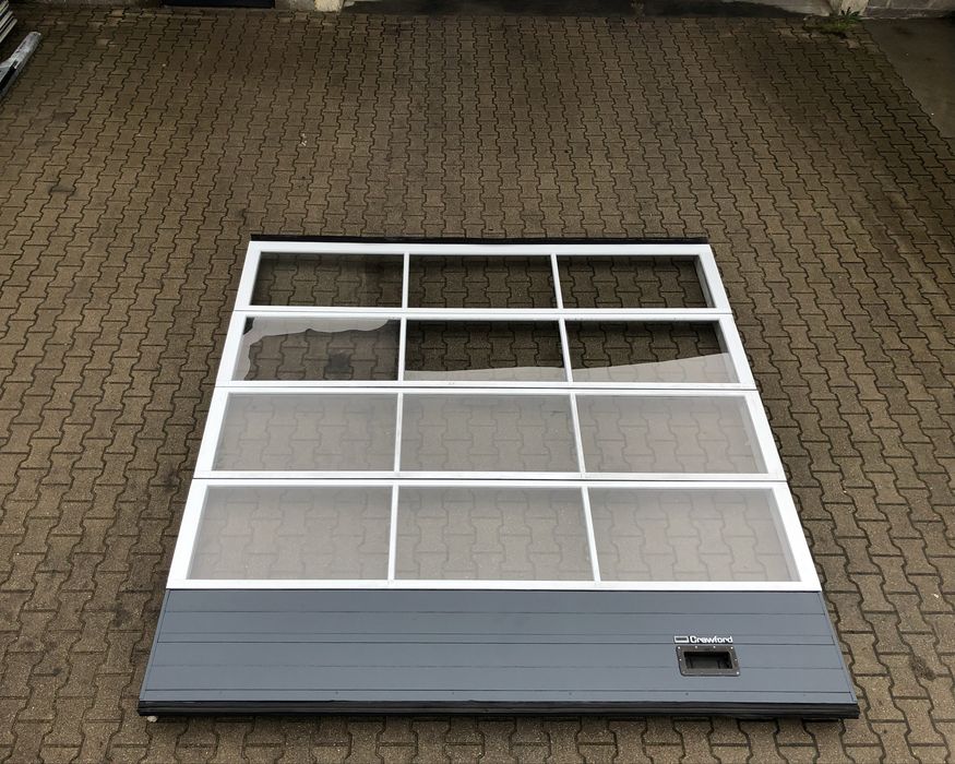 Brama 300 x 300 segmentowa panelowa przemysłowa garażowa rolowana