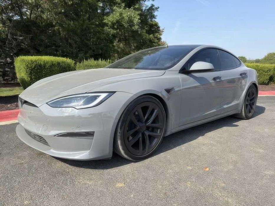 Tesla Model S      2022