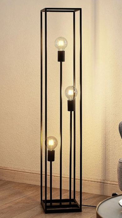 Lampa stojąca trzy punktową