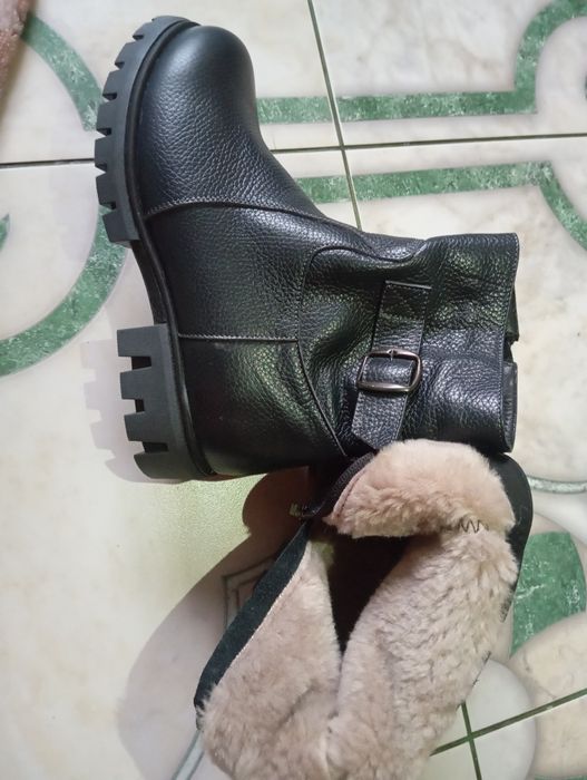 Чобітки зимові жіночі.