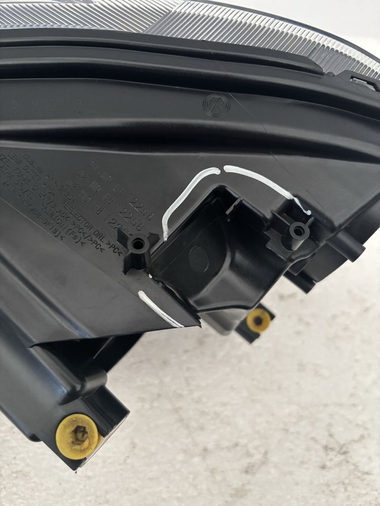 VW Taigo 2G7 20- lampa prawy przód prawa przednia EU