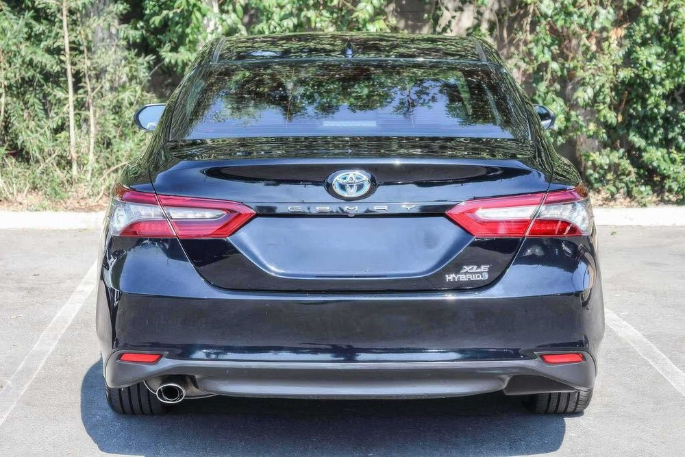 Toyota Camry Hybrid XLE      2024
