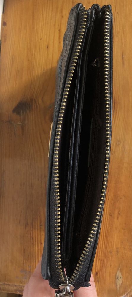 Практичная кожаная барсетка портмоне наручная на молнии удобная