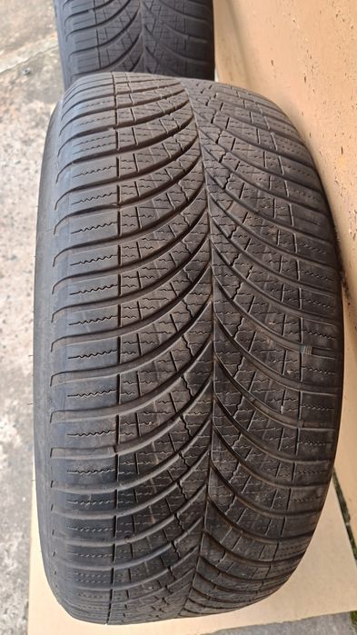 Продам 2 всесезонні шини Goodyear Vector 4Seasons 255/45/19 у відмінно