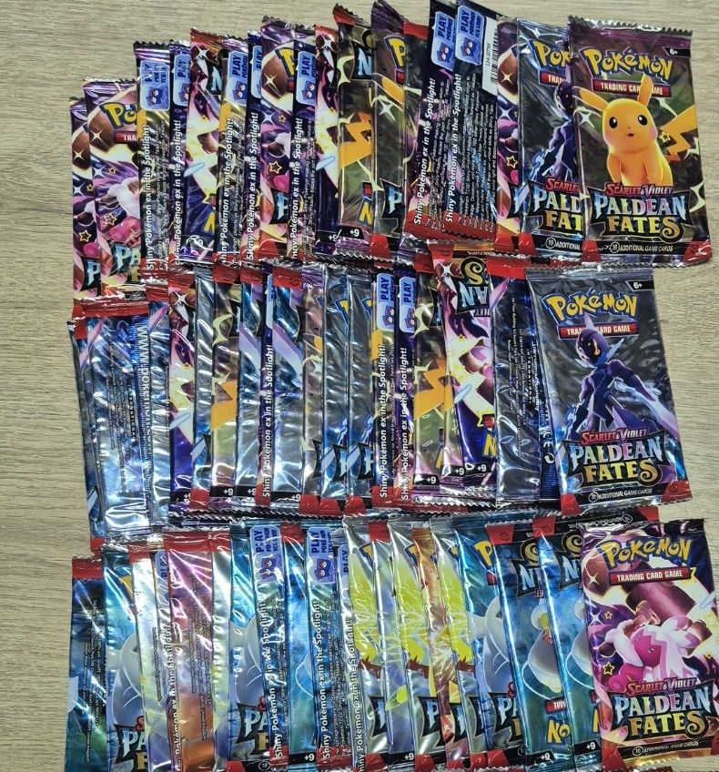 Album na karty Pokemon + 240 karty Pokemon  gratis do albumu