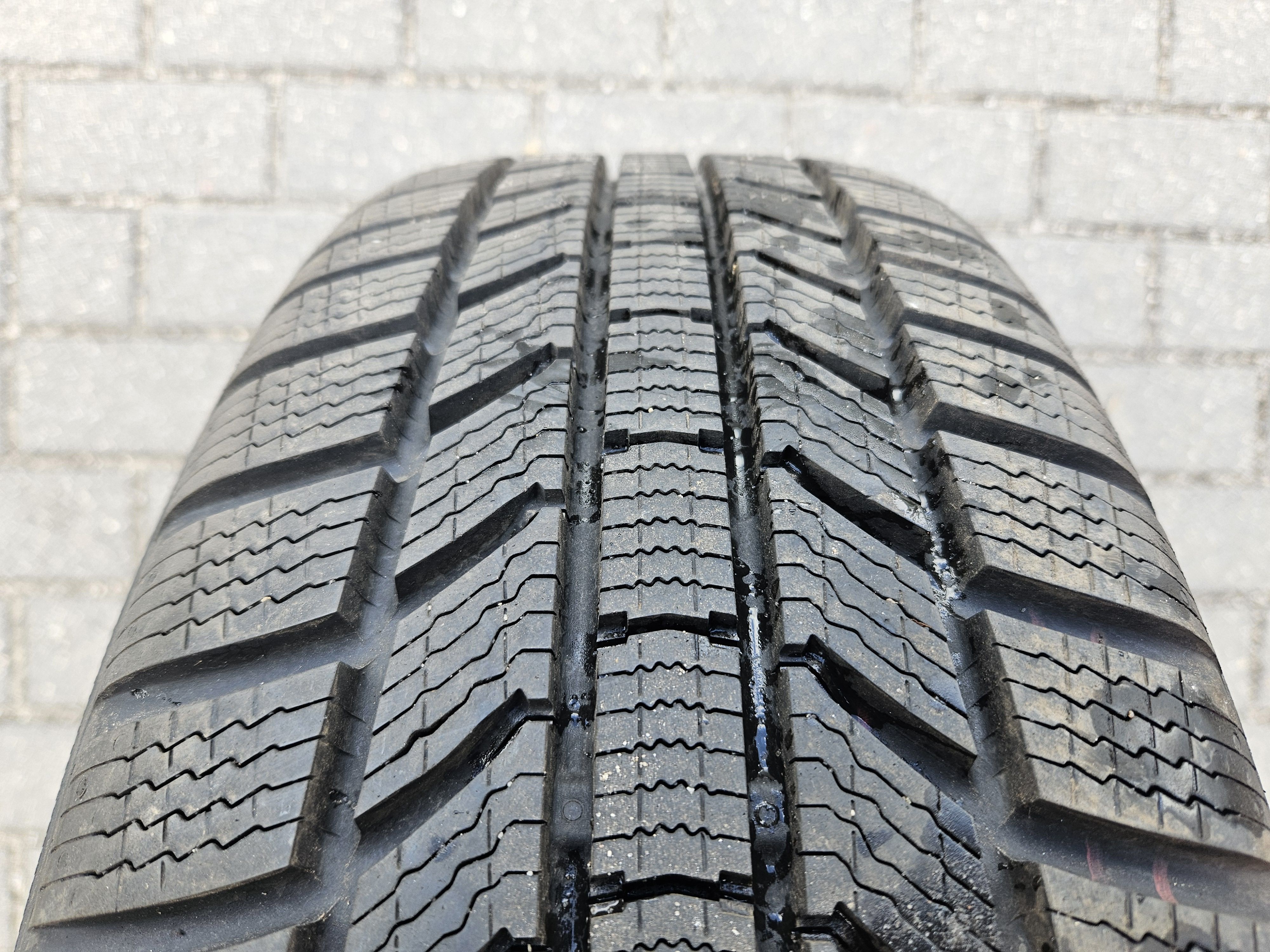4x 205/55R17 91H Continental WinterContact TS870P / 4x 8,5mm / 2024r.