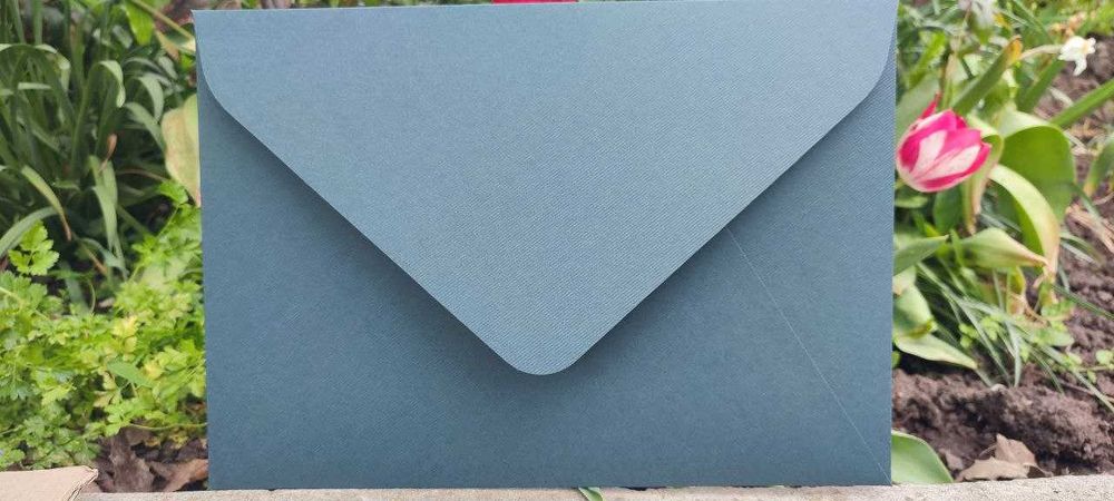 Конверти С4 з клапаном на магніті із щільного картону