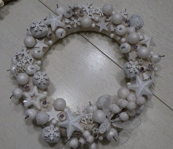 Duży biały wianek świąteczny zima Boże Narodzenie