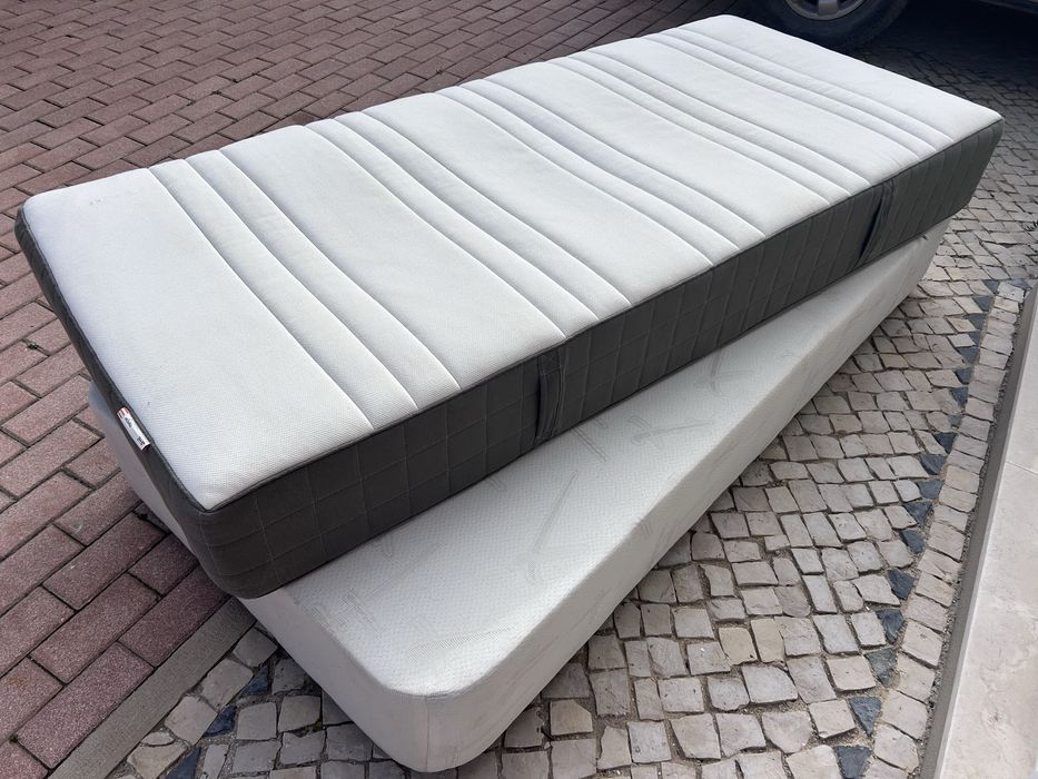 Cama e colchão conjunto