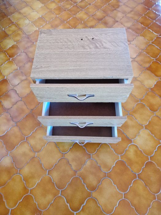 Mesinha de cabeceira