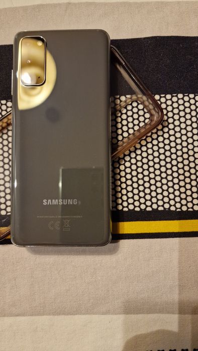 Samsung Galaxy S20, 128GB, nowe słuchawki AKG, etui Spiegen, Dual  SIM