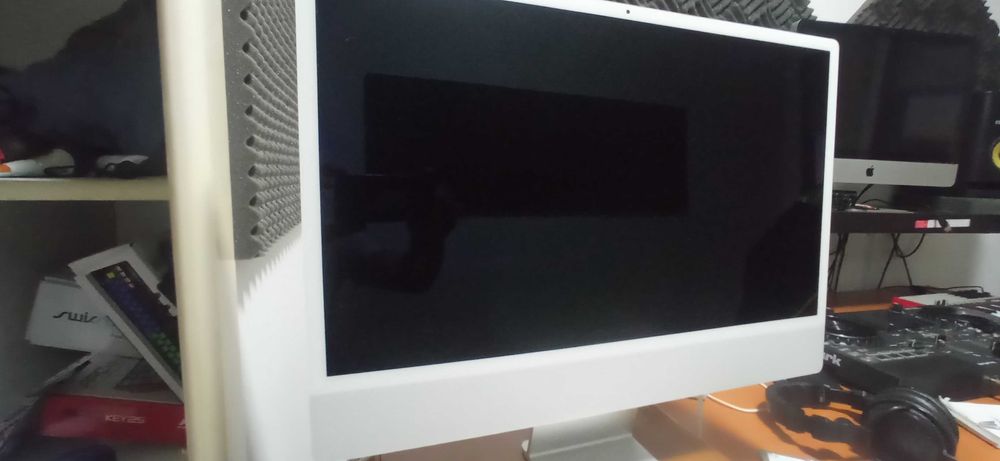 iMac 24″ (2021) – Chip M1 – 16GB RAM – 245GB SSD – Caixa original