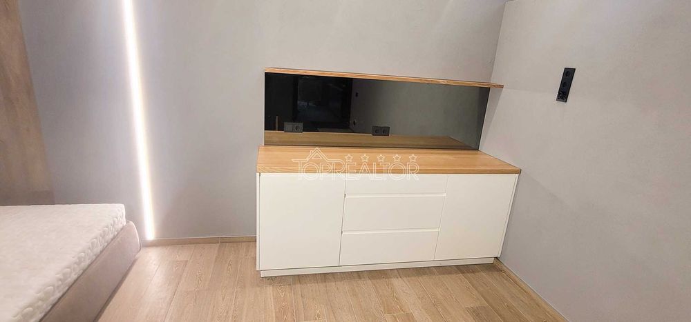 У продажі сучасний будинок с басейном в селищі Лісне! Без комісії!