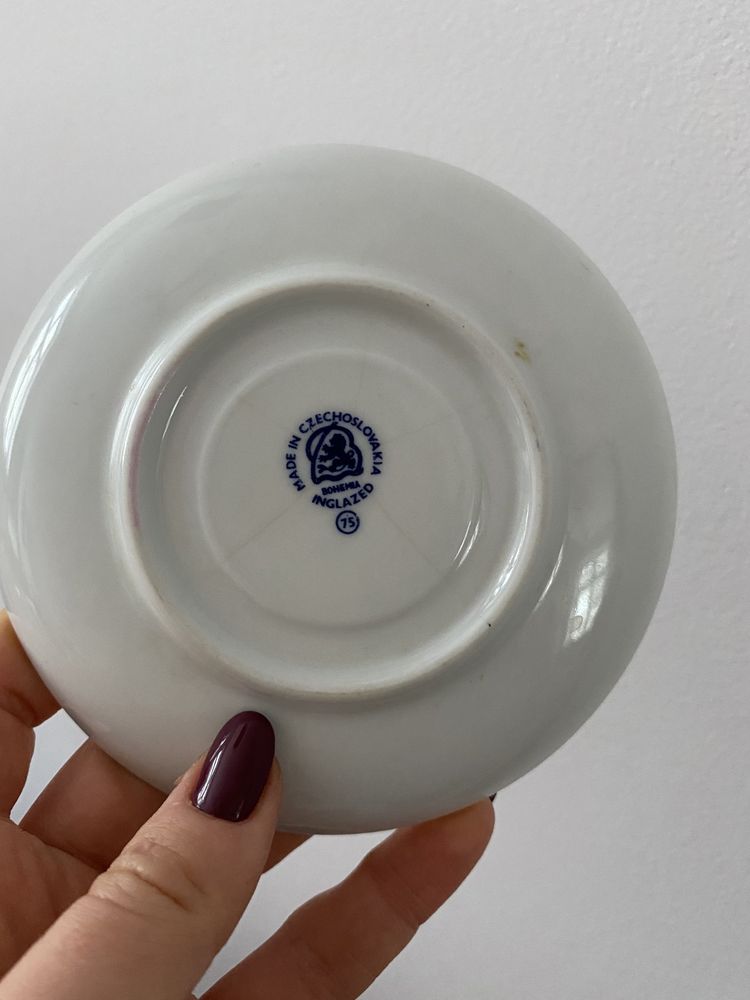Talerz talerzyk biały z niebieskim otywem czeska porcelana prl vintage