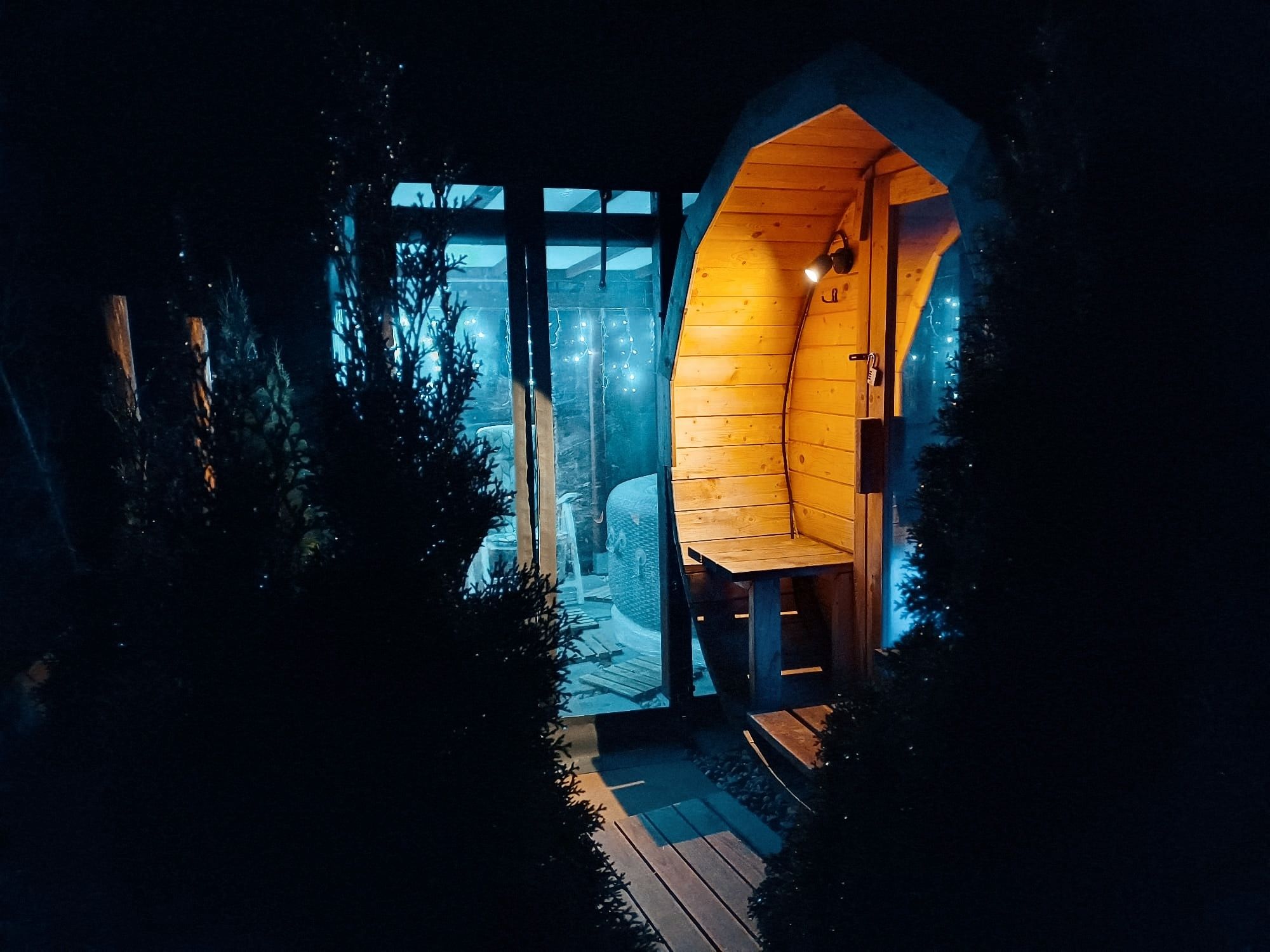 Domek do wynajęcia, JACUZZI, SAUNA, dom nad jeziorem 150km!