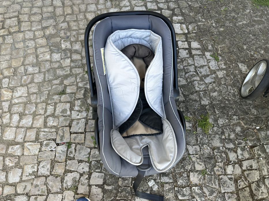 Conjunto cadeirinha e carro de passeio para bebe