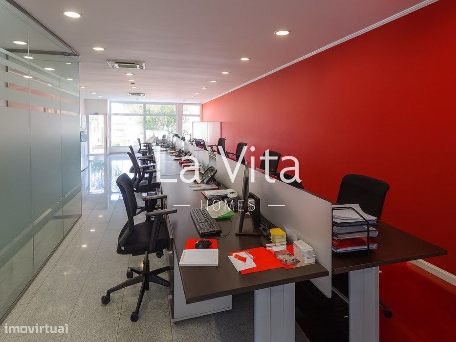 Escritório em bom estado, com 2 pisos, área de 127 m2, em zona nobr...