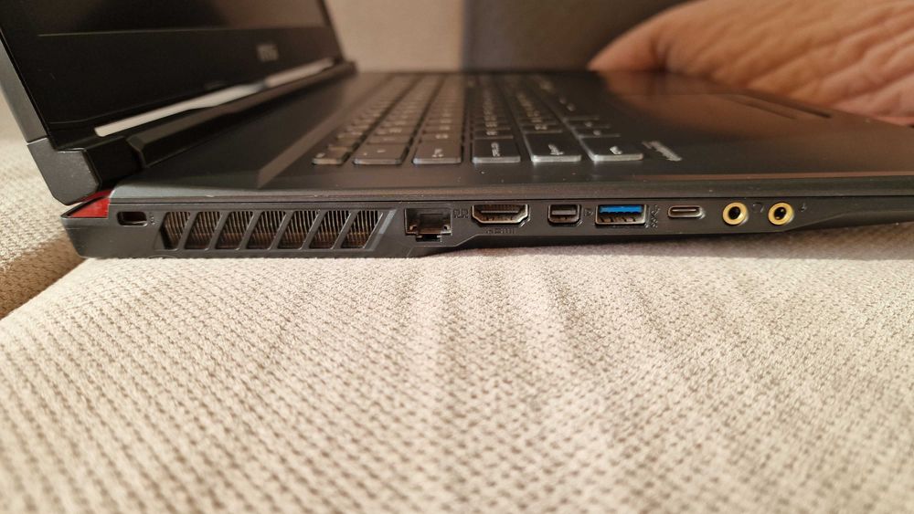 Laptop gamingowy MSI GP73 Leopard 8RE