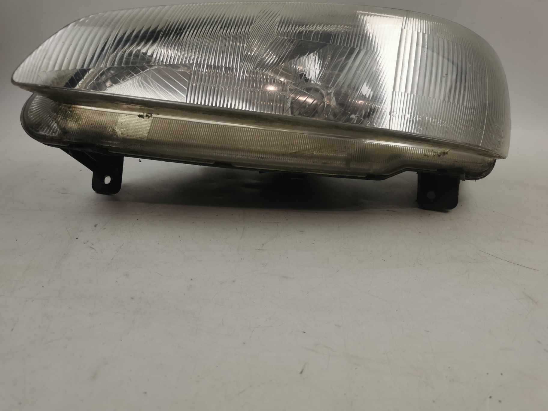 Lampa lewa przód Reflektor lewy Peugeot 106 lift valeo