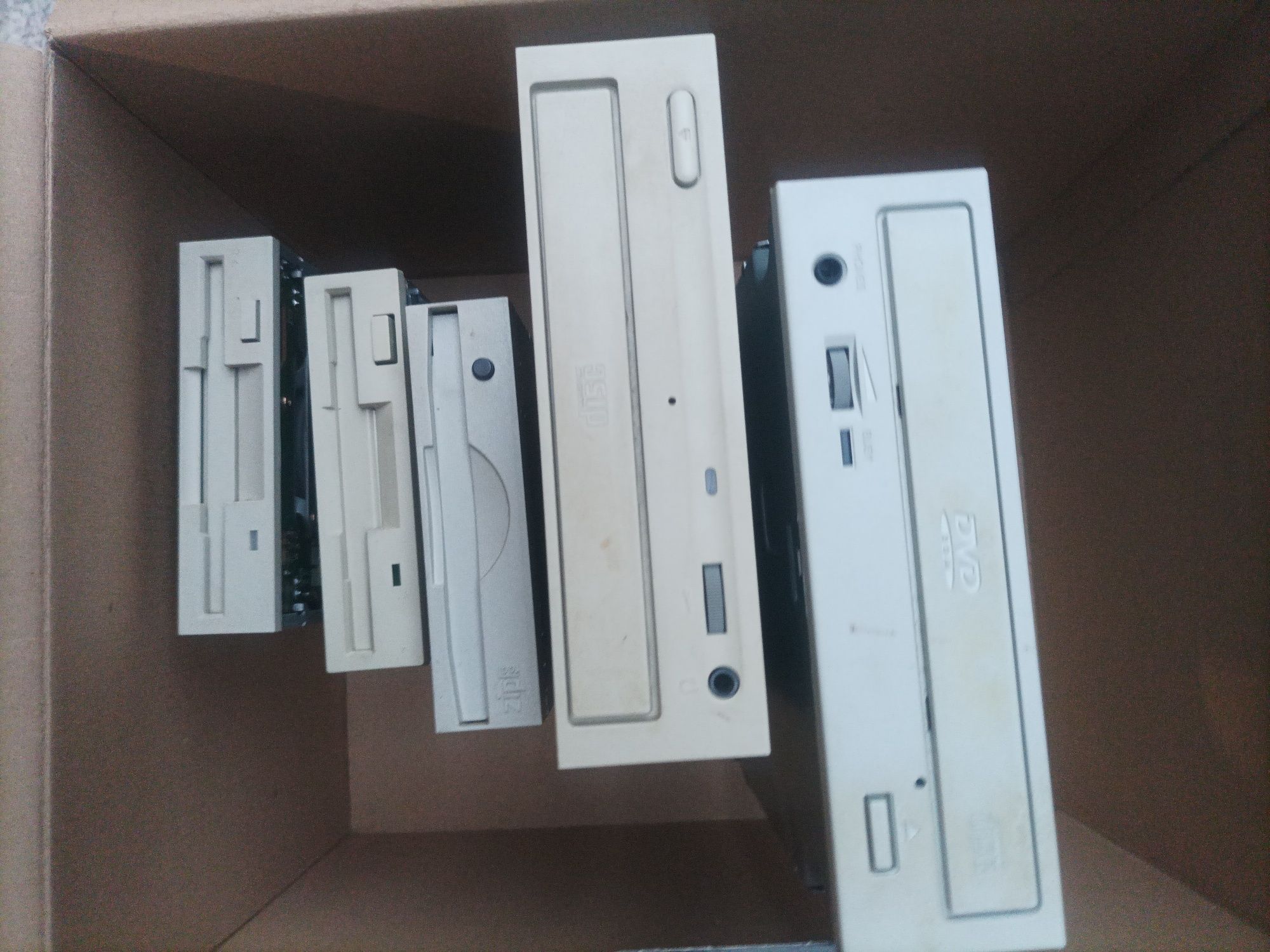 Material informático variado