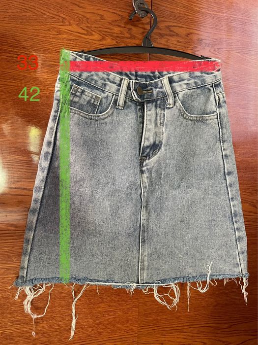 Блакитна джинсова спідниця з необробленим краєм