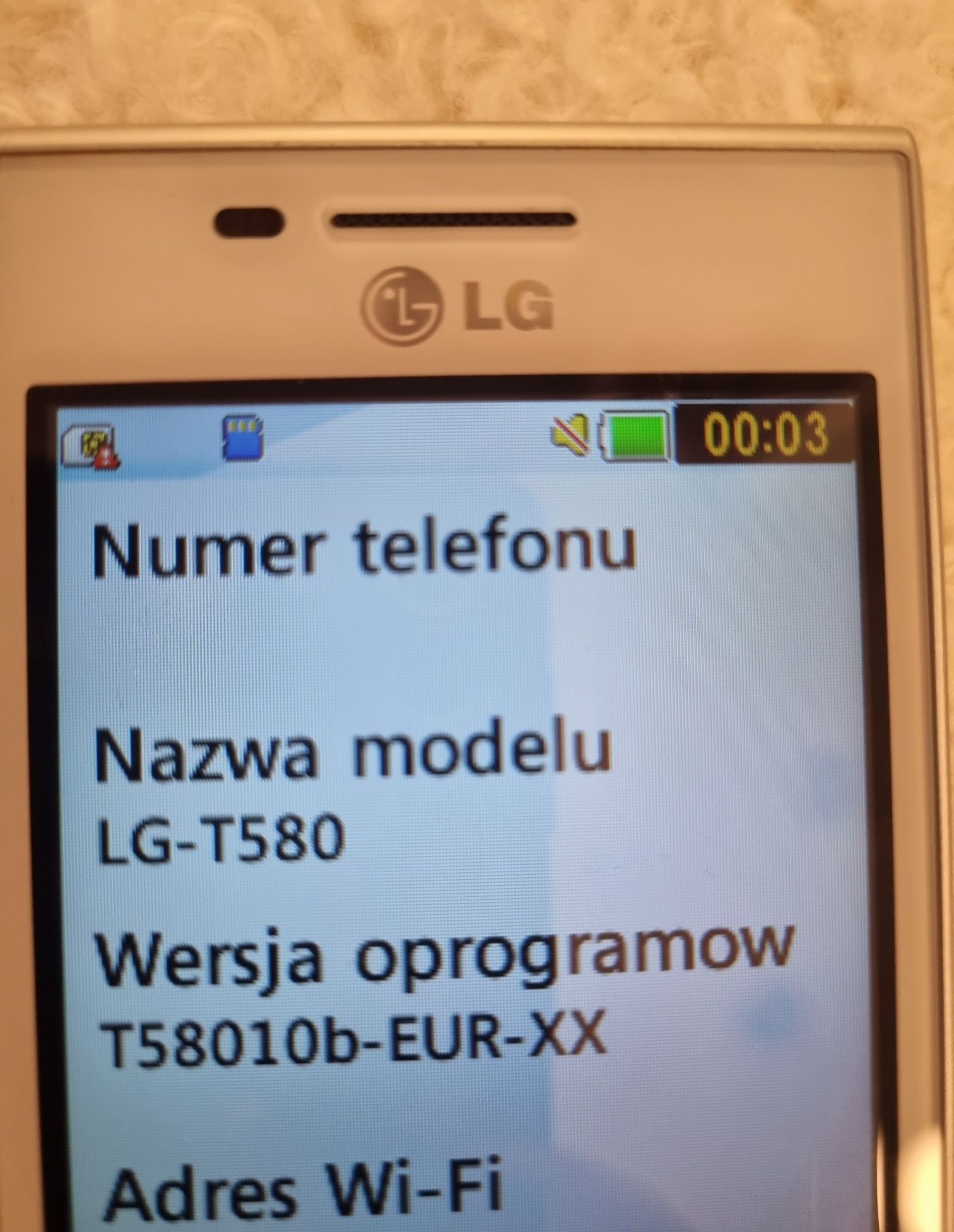 Telefon LG biało srebrny