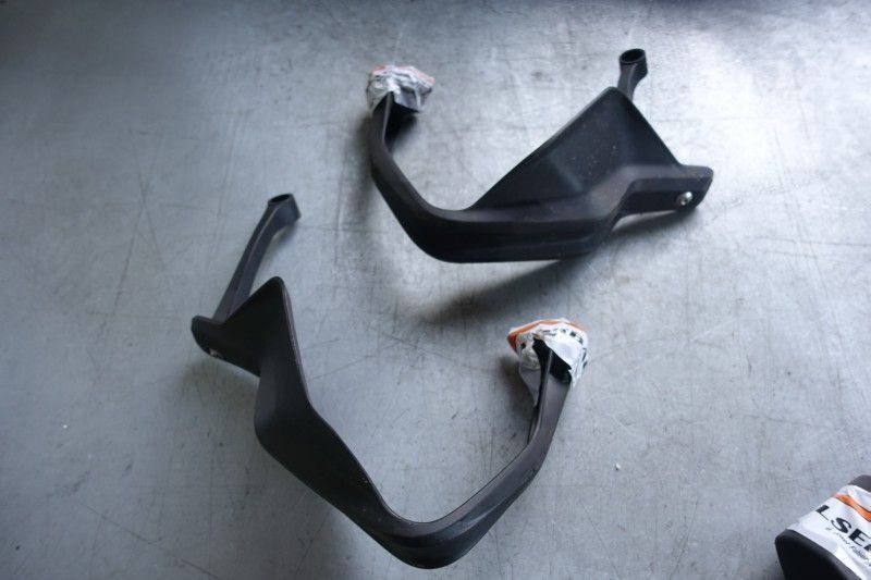 Osłona dłoni manetki bmw LEWA f750 2018r.