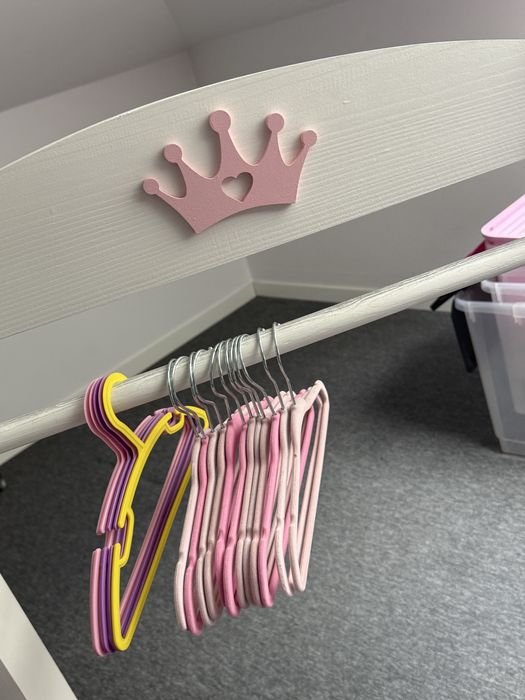 Wieszak na ubrania dziecięce zestaw z wieszakami drewniany ekologiczny