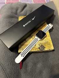 Apple Watch Series 6 Nike Edition , 44mm