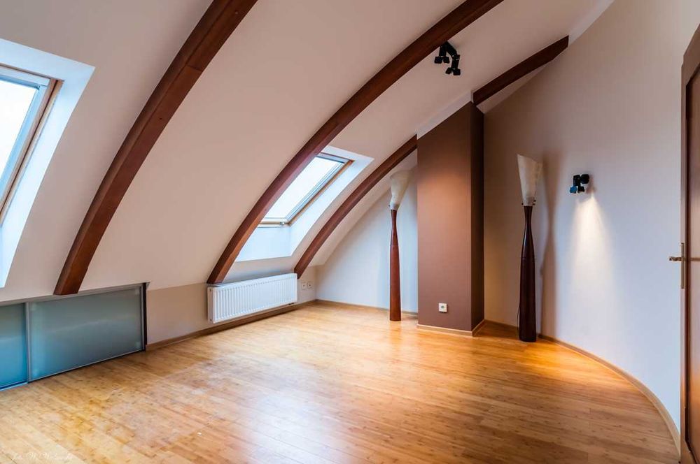 Bezrzecze, 1-poziom., 2 piętro 156m2 + 2 x m.postoj. w hali garażowej