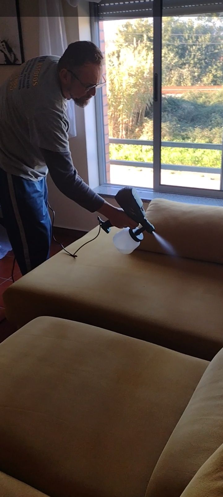 Limpeza e higienização de sofás colchões puffe almofadas carpetes