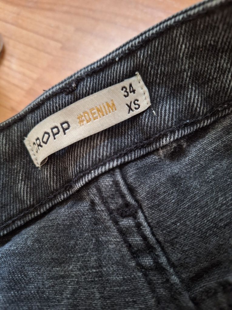 Spodnie jeansowe Cropp xs przecierane